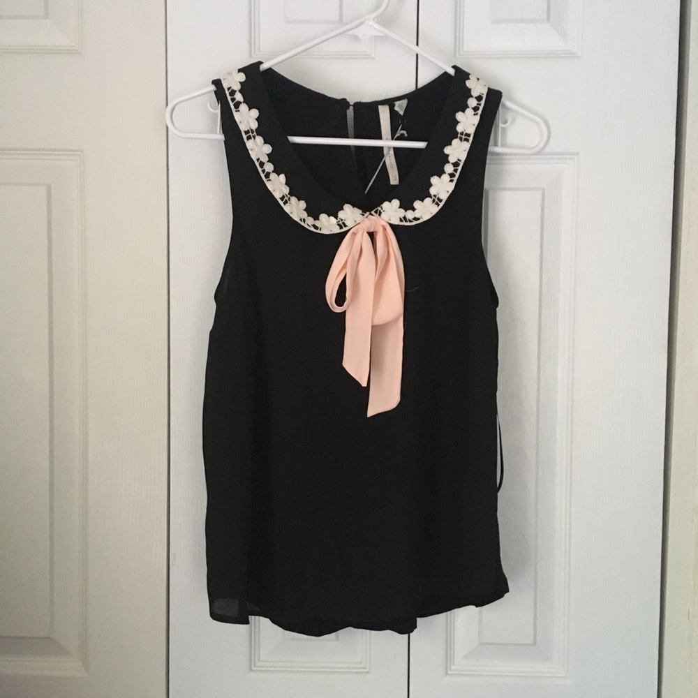NWT Lauren Conrad Peter Pan bow collared tank